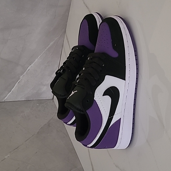Jordan 1 low Purple Courts - Picture 1 of 4